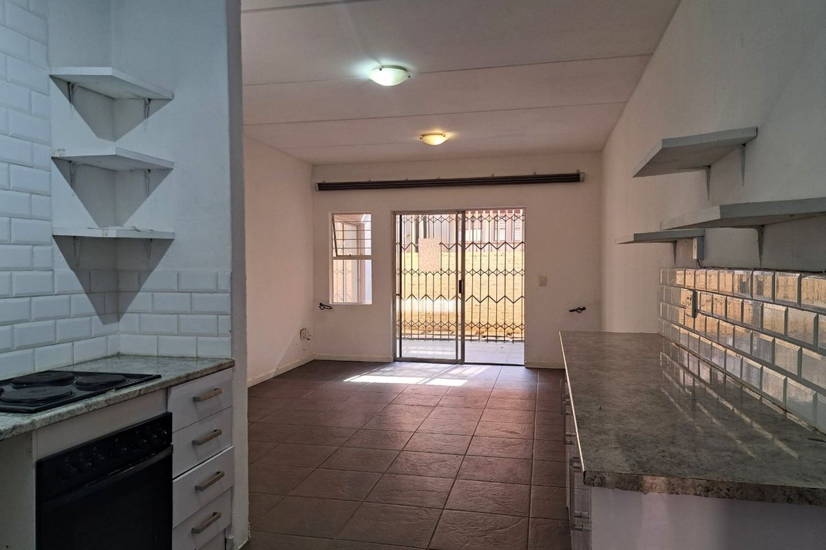 2 Bedroom 2 Bathroom Ground Floor Apartment - Photo 2