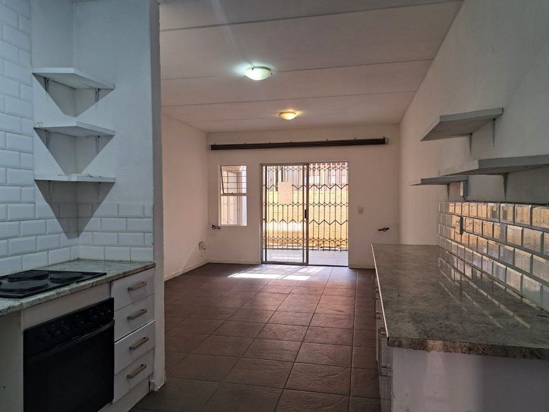 2 Bedroom 2 Bathroom Ground Floor Apartment - Photo 2