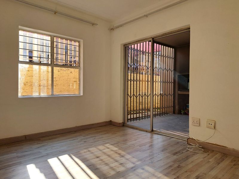 2 Bedroom 2 Bathroom Ground Floor Apartment - Photo 9