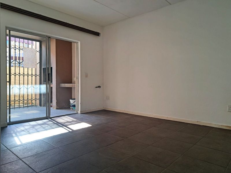 2 Bedroom 2 Bathroom Ground Floor Apartment - Photo 6