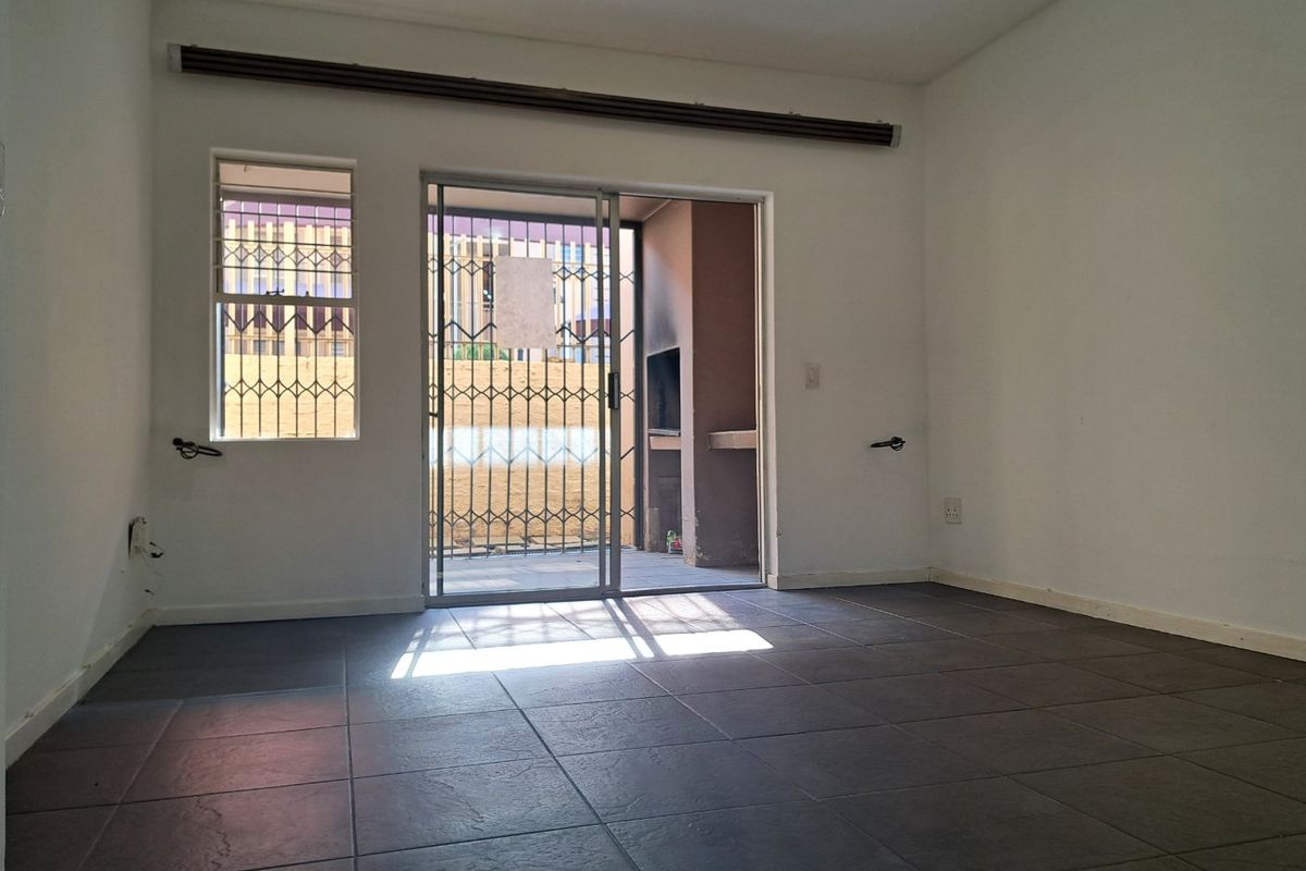 2 Bedroom 2 Bathroom Ground Floor Apartment - Photo 5