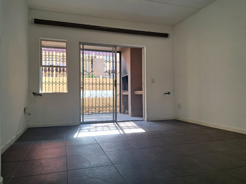 2 Bedroom 2 Bathroom Ground Floor Apartment - Photo 5