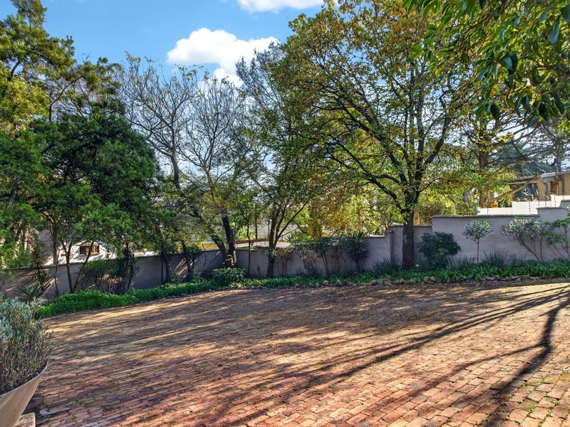 Expansive Bryanston Home with Income-Generating Cottages & Approval for Wellness Centre. - Photo 8