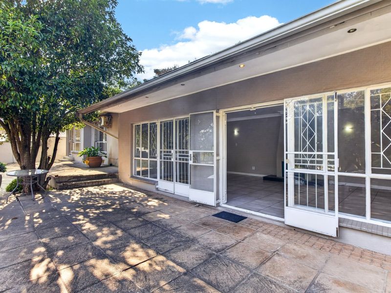 Expansive Bryanston Home with Income-Generating Cottages & Approval for Wellness Centre. - Photo 6