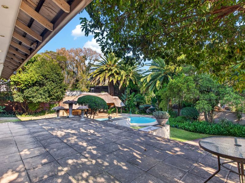 Expansive Bryanston Home with Income-Generating Cottages & Approval for Wellness Centre. - Photo 3