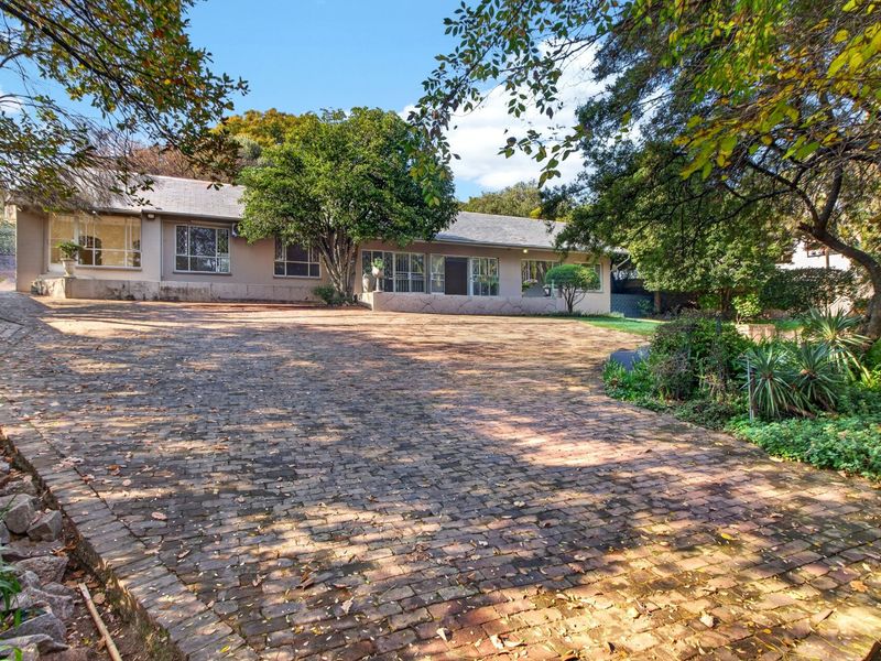 Expansive Bryanston Home with Income-Generating Cottages & Approval for Wellness Centre. - Photo 5