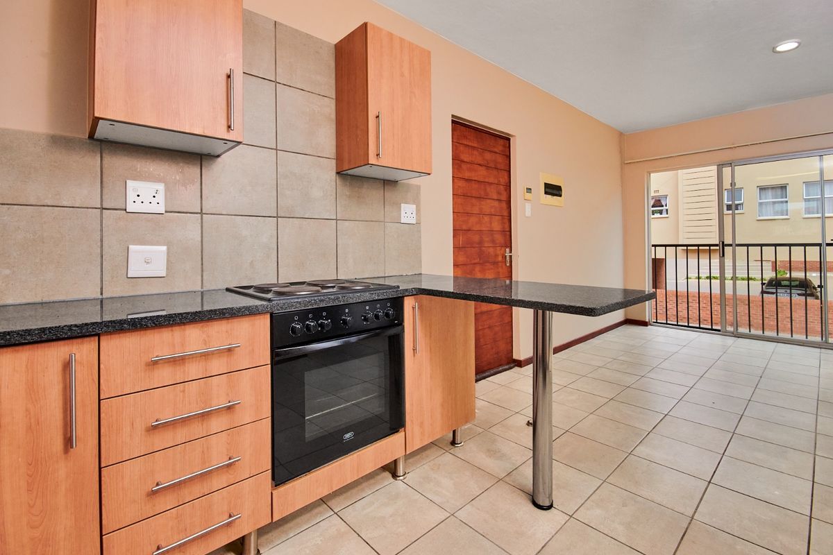 2 Bedroom 1 Bathroom Apartment For rental - Photo 2