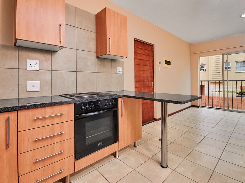 2 Bedroom 1 Bathroom Apartment For rental - Photo 2