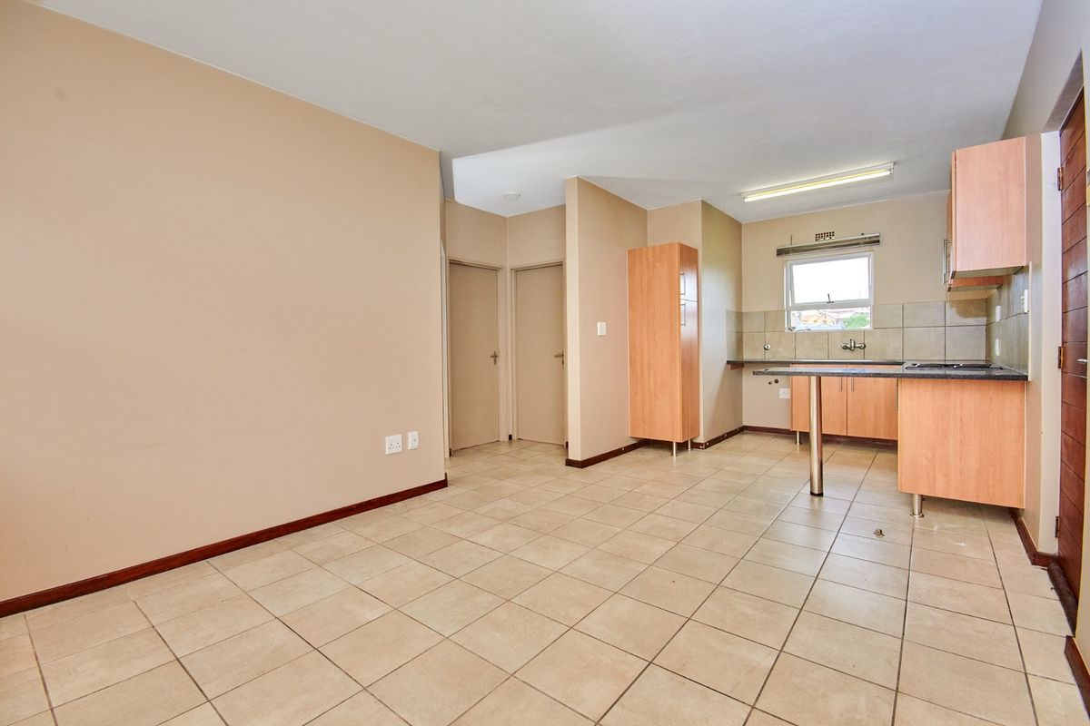 2 Bedroom 1 Bathroom Apartment For rental - Photo 4