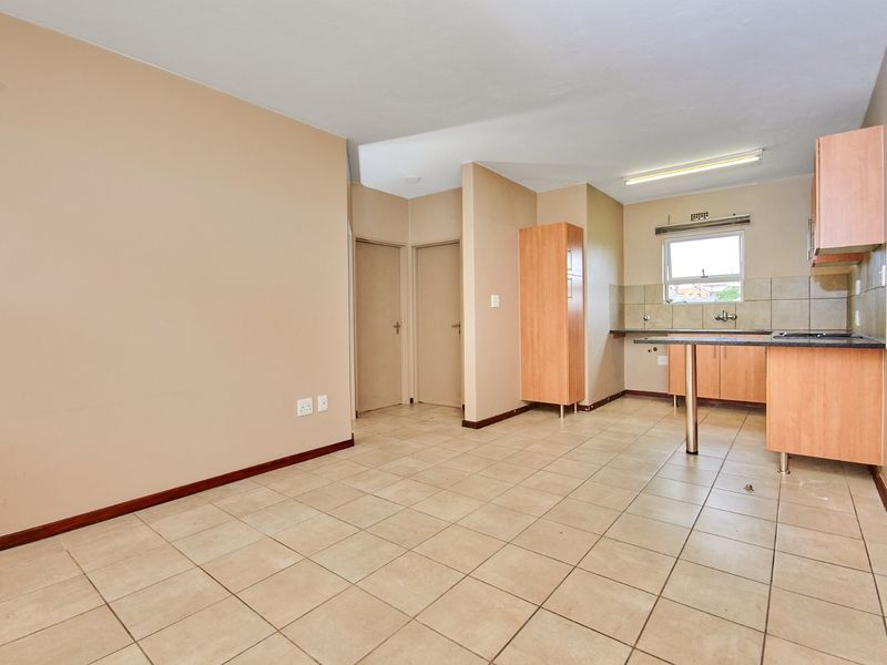 2 Bedroom 1 Bathroom Apartment For rental - Photo 4