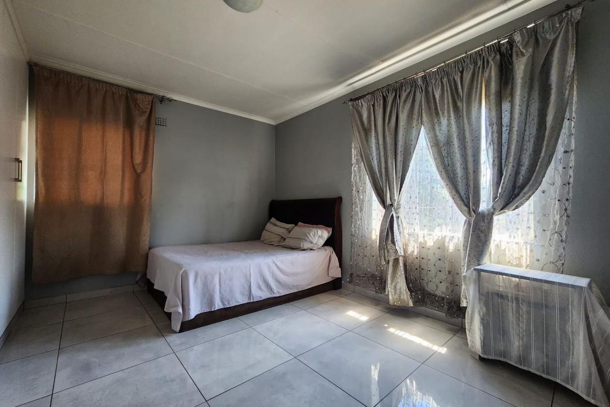 A home with massive potential Howick West - Photo 2