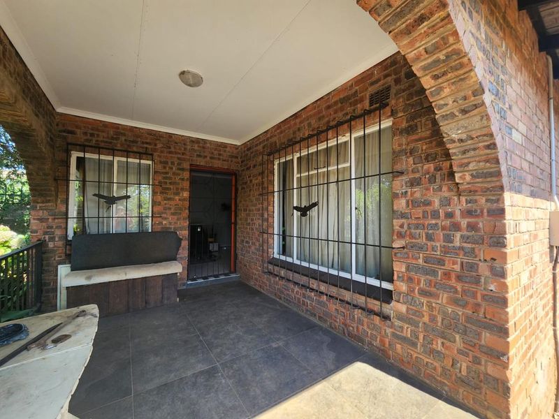 A home with massive potential in  Howick West - Photo 1