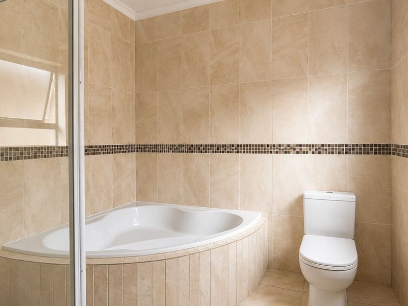 3 Bed House for Sale in Thatchfield Close, Thatchfield Estate - Photo 9