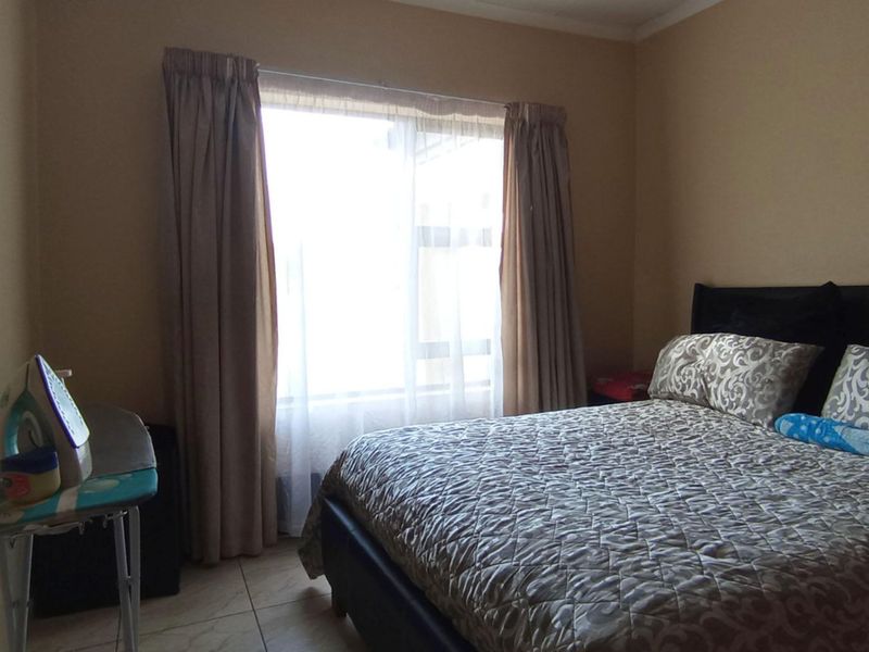 3 Bed House for Sale in Thatchfield Close, Thatchfield Estate - Photo 8