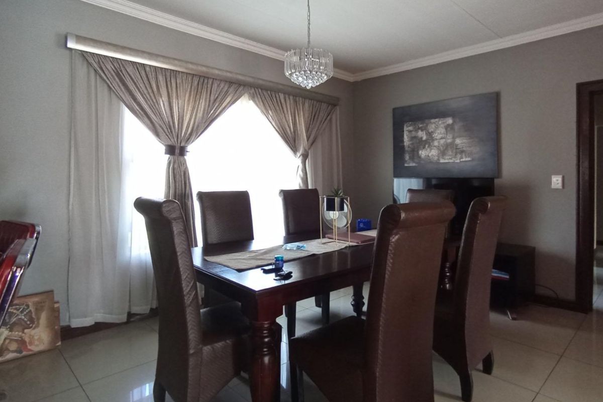 3 Bed House for Sale in Thatchfield Close, Thatchfield Estate - Photo 4