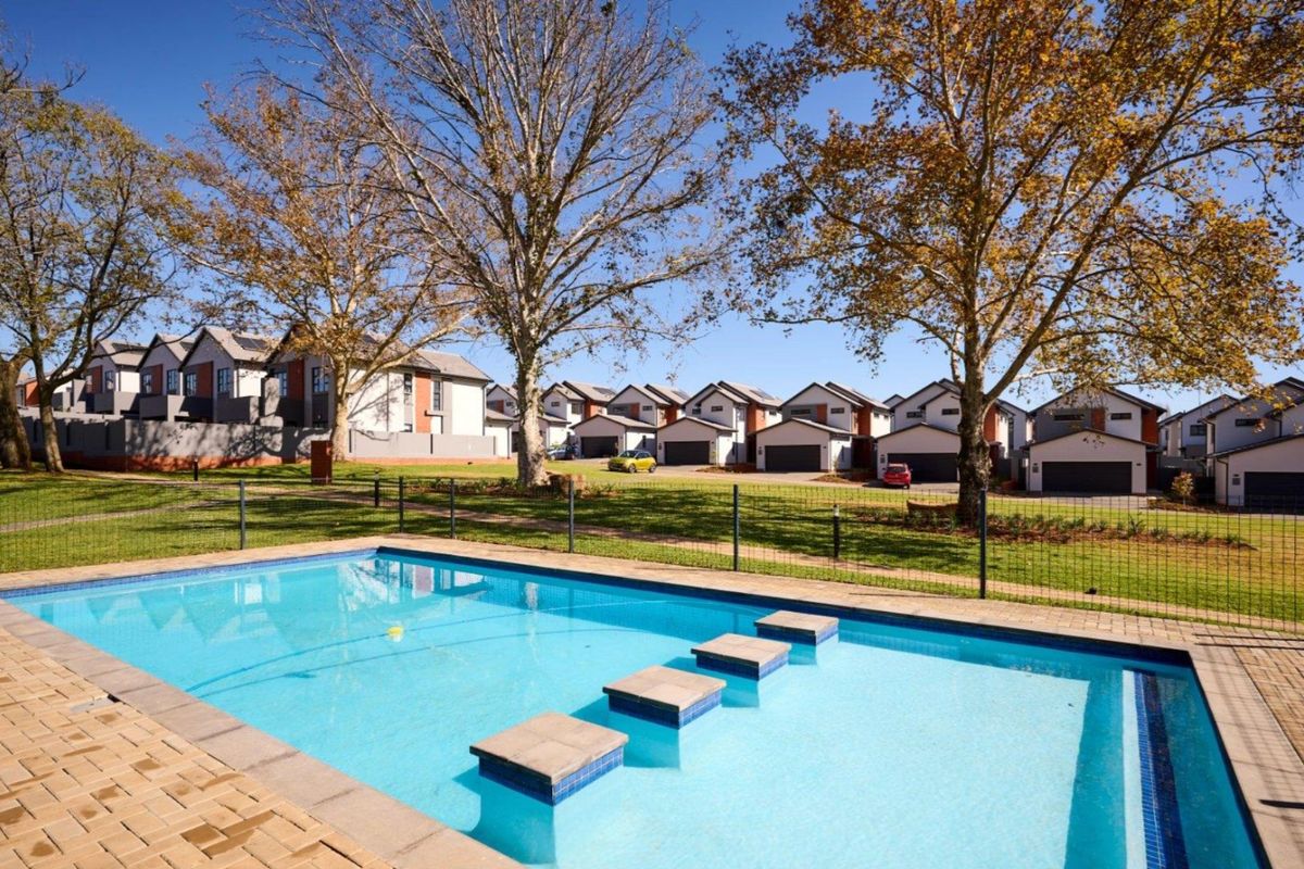 4 Bedroom House for Sale in Broadacres - Photo 2