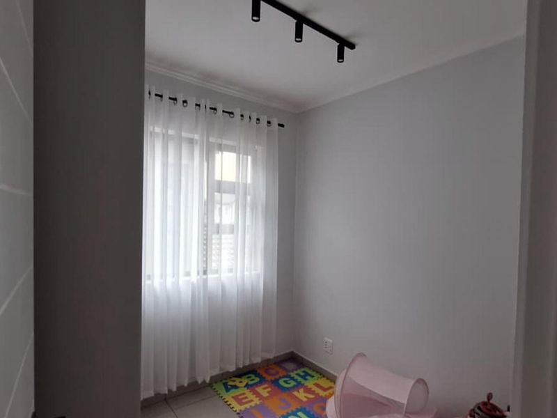 4 Bedroom House for Sale in Broadacres - Photo 10