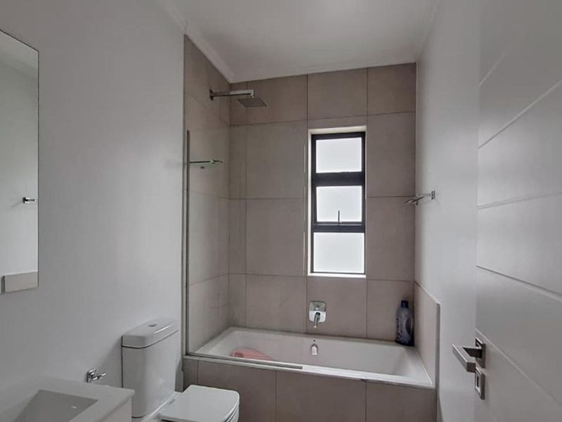 4 Bedroom House for Sale in Broadacres - Photo 8
