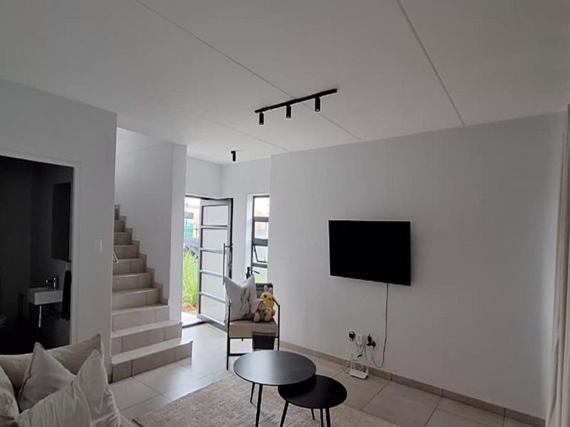 4 Bedroom House for Sale in Broadacres - Photo 6