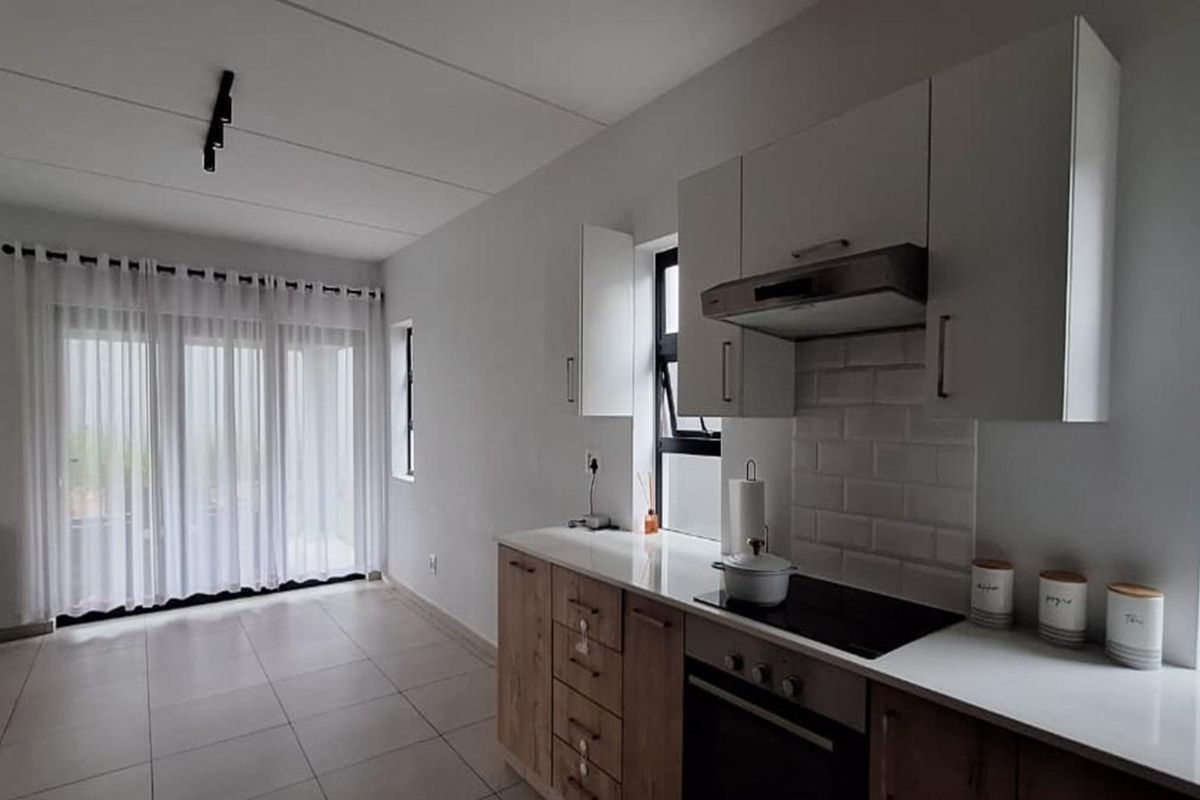 4 Bedroom House for Sale in Broadacres - Photo 4