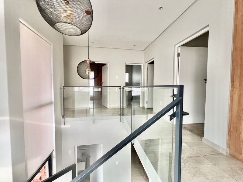 4 Bedroom 3,5 bathroom Elegant  Family Home in The Wrenz Estate,Carlswald - Photo 8