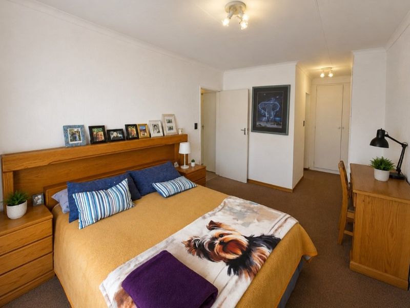 Popular 2 Bedroom, 2 Bathroom, 2 Garage Unit - Photo 9