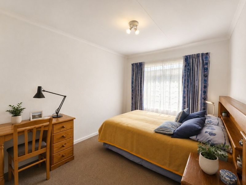 Popular 2 Bedroom, 2 Bathroom, 2 Garage Unit - Photo 8