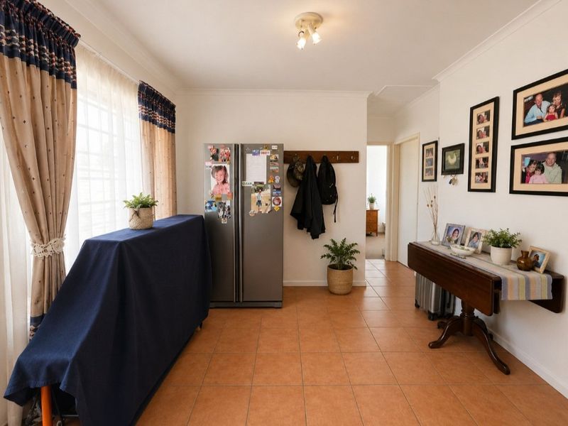 Popular 2 Bedroom, 2 Bathroom, 2 Garage Unit - Photo 7