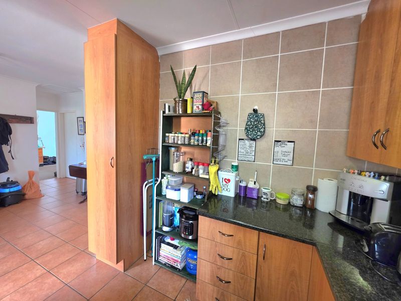 Popular 2 Bedroom, 2 Bathroom, 2 Garage Unit - Photo 5