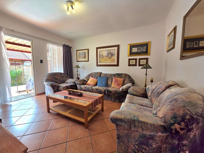 Popular 2 Bedroom, 2 Bathroom, 2 Garage Unit - Photo 1