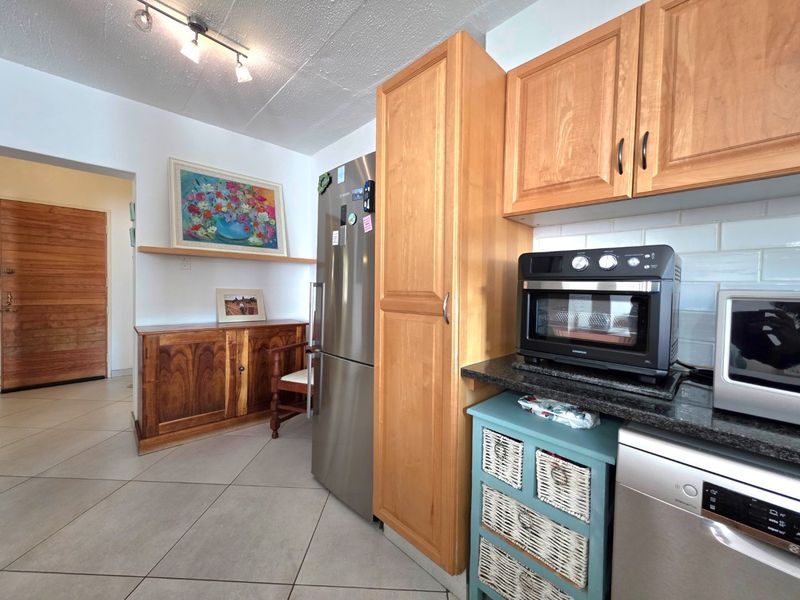 Modern, Spacious & Beautifully Renovated Duplex - Photo 5