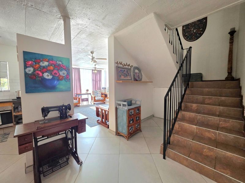 Modern, Spacious & Beautifully Renovated Duplex - Photo 9