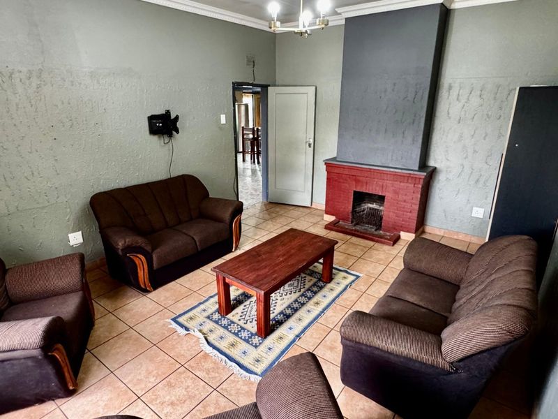 5 Bedroom 2 Bathroom house in Valhalla + 2 Flatlets  - Photo 7