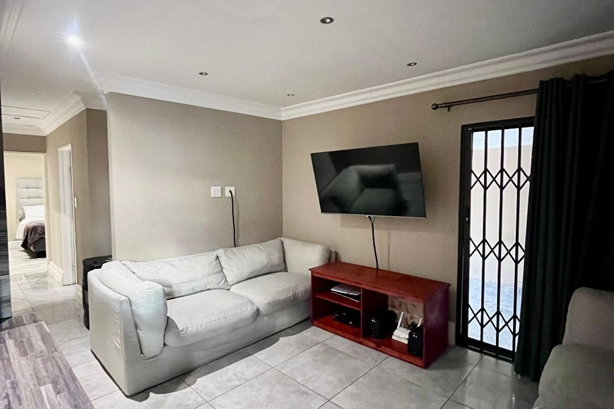 MOVE IN READY - Photo 3