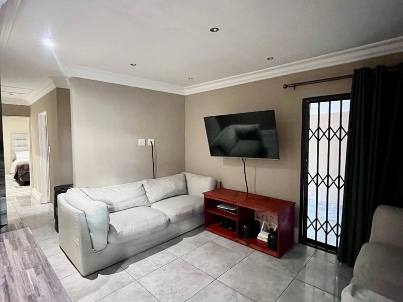 MOVE IN READY - Photo 3
