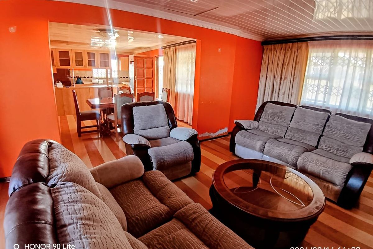 Spacious Family Home with Flatlet in King Williams Town - Photo 4