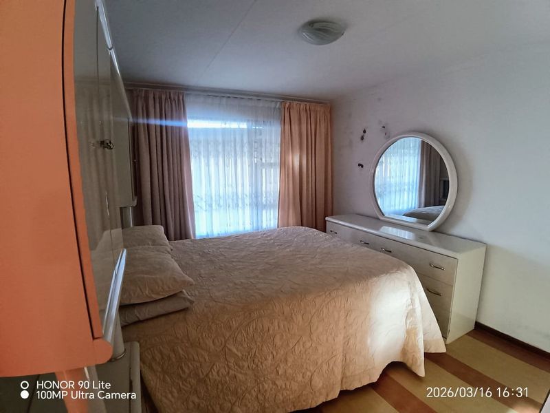 Spacious Family Home with Flatlet in King Williams Town - Photo 9