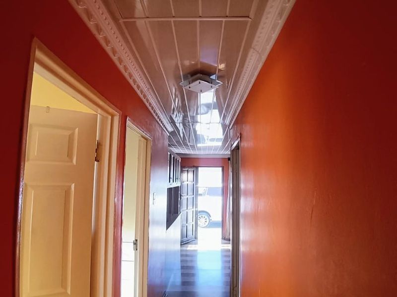Spacious Family Home with Flatlet in King Williams Town - Photo 8