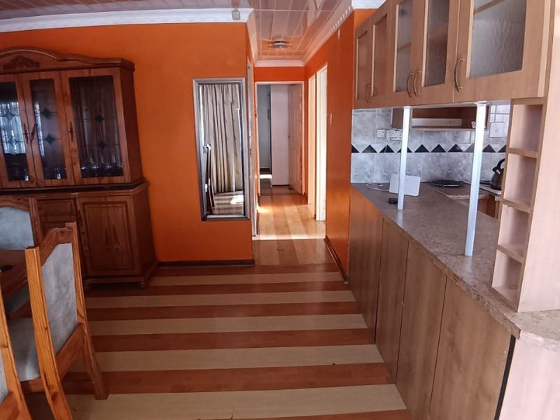 Spacious Family Home with Flatlet in King Williams Town - Photo 7