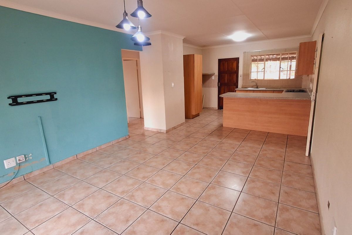 Neat & Low-Maintenance 2-Bedroom Face-Brick Townhouse with Private Garden in Sasolburg - Photo 2