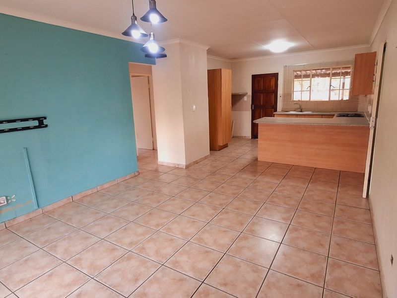 Neat & Low-Maintenance 2-Bedroom Face-Brick Townhouse with Private Garden in Sasolburg - Photo 2