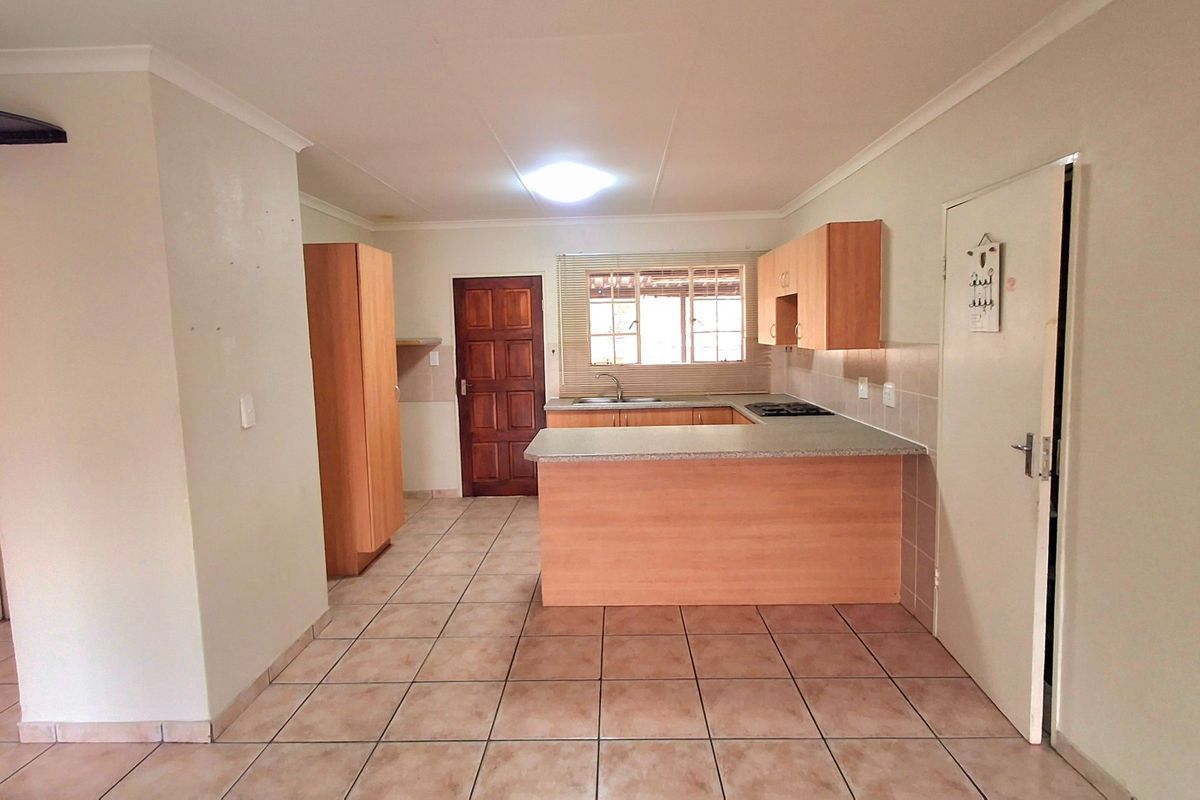 Neat & Low-Maintenance 2-Bedroom Face-Brick Townhouse with Private Garden in Sasolburg - Photo 3