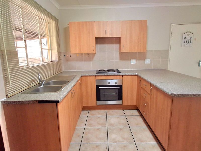 Neat & Low-Maintenance 2-Bedroom Face-Brick Townhouse with Private Garden in Sasolburg - Photo 7