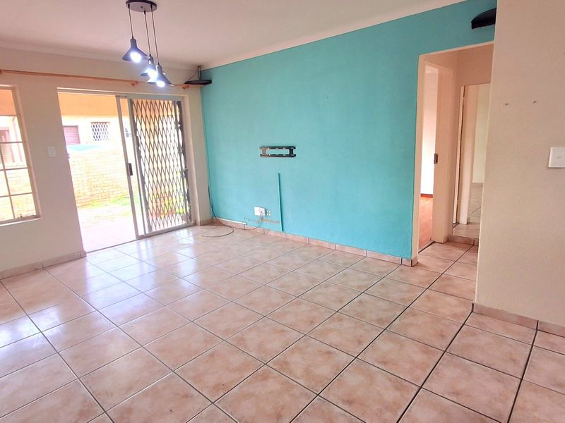 Neat & Low-Maintenance 2-Bedroom Face-Brick Townhouse with Private Garden in Sasolburg - Photo 6
