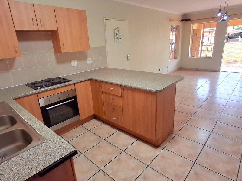 Neat & Low-Maintenance 2-Bedroom Face-Brick Townhouse with Private Garden in Sasolburg - Photo 4