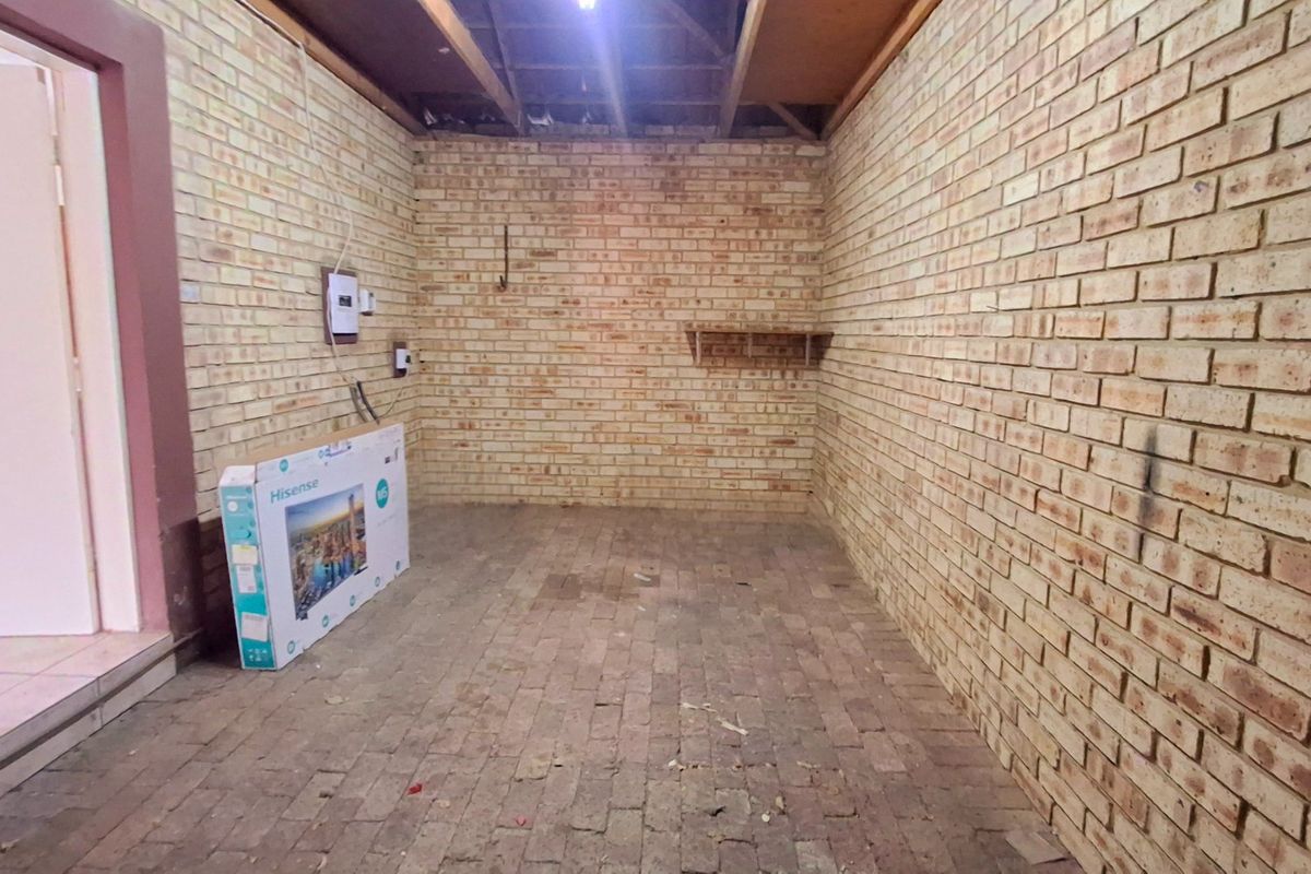 Neat & Low-Maintenance 2-Bedroom Face-Brick Townhouse with Private Garden in Sasolburg - Photo 5