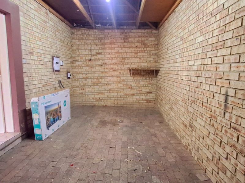 Neat & Low-Maintenance 2-Bedroom Face-Brick Townhouse with Private Garden in Sasolburg - Photo 5