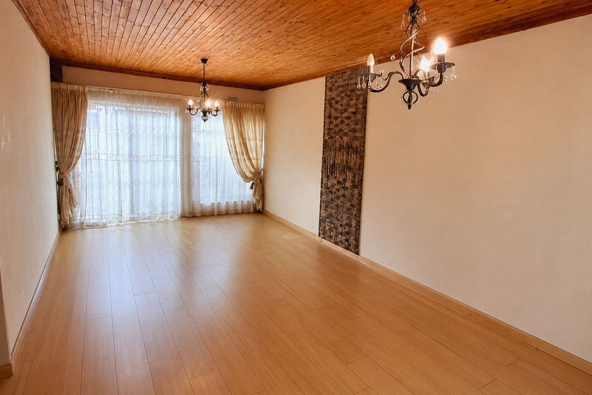 Charming Lock-Up-and-Go Townhouse in a Popular Complex in Sasolburg - Photo 4
