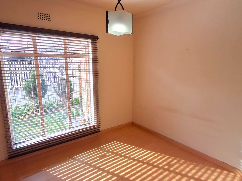 Charming Lock-Up-and-Go Townhouse in a Popular Complex in Sasolburg - Photo 10
