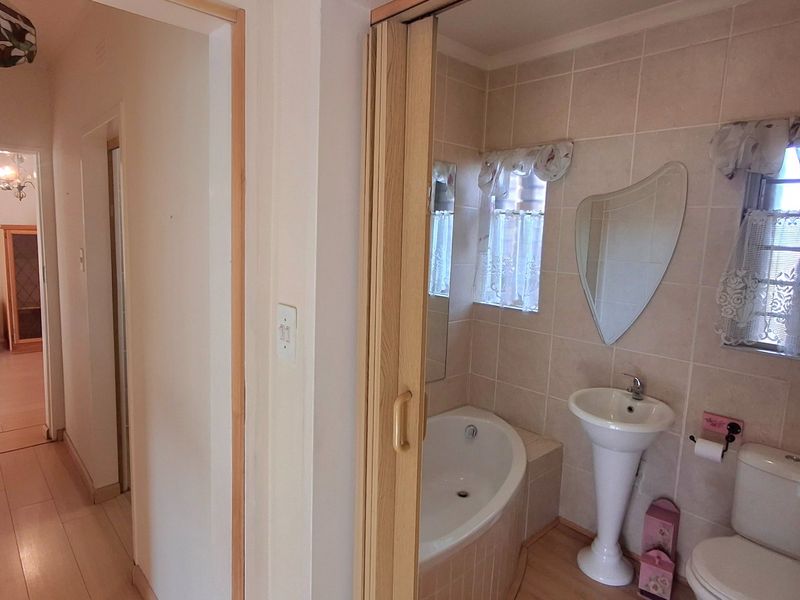 Charming Lock-Up-and-Go Townhouse in a Popular Complex in Sasolburg - Photo 7